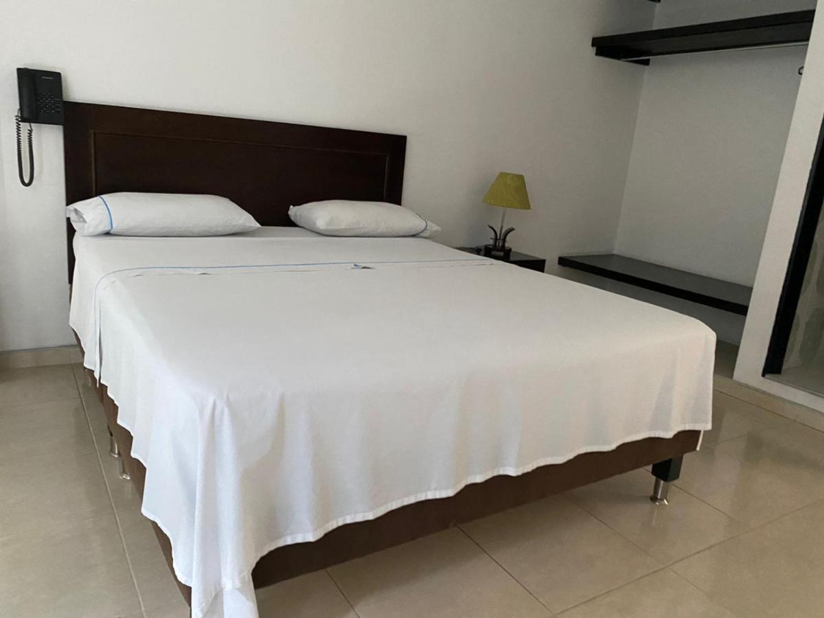 Hotel Torres Del Llano 요팔 외부 사진